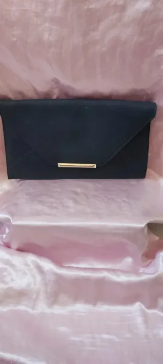 Bolso de fiesta azul marino con cadena dorada