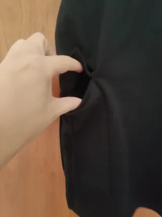 Falda negra con bolsillos