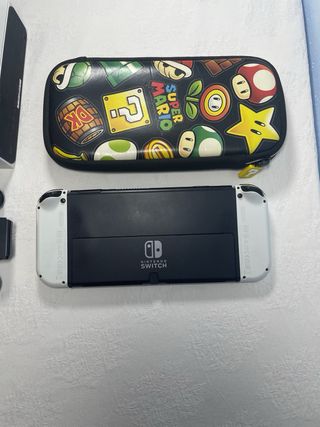 Nintendo Switch OLED - Bianco e Nero