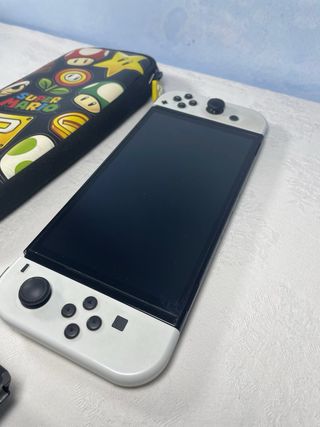 Nintendo Switch OLED - Bianco e Nero
