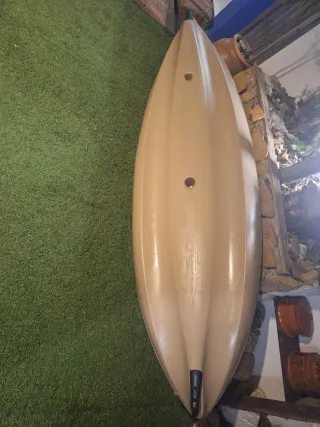 Kayak beige y verde