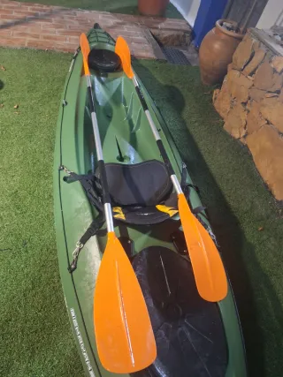 Kayak beige y verde