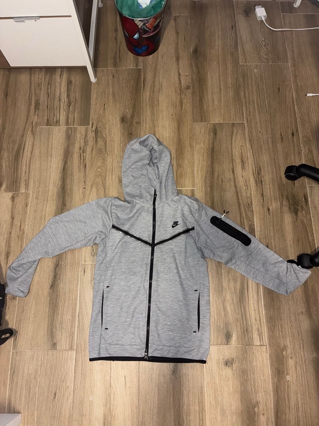 Chaqueta Nike Tech Gris