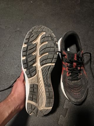 Zapatillas Asics gel Negras y Rojas