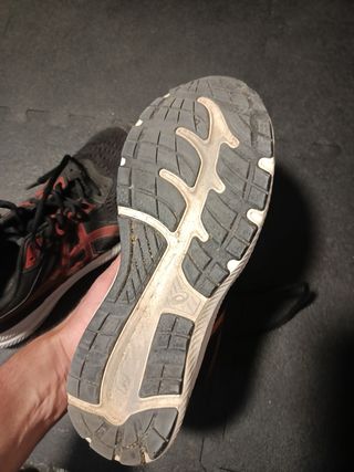 Zapatillas Asics gel Negras y Rojas