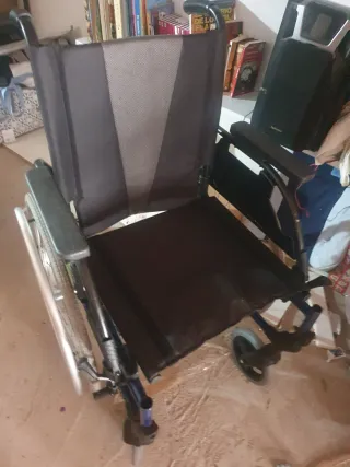 Silla de ruedas casi nueva