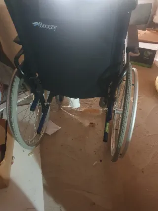 Silla de ruedas casi nueva