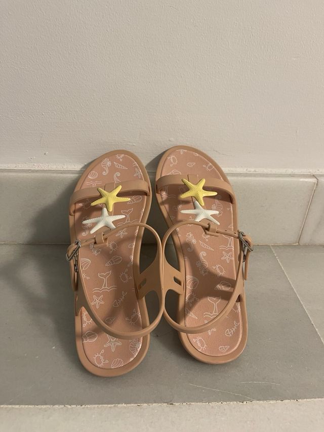 Sandalias de goma niña con estrellas Talla 32