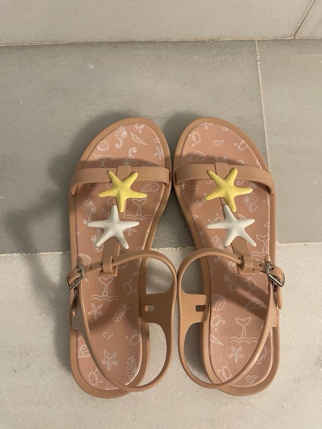 Sandalias de goma niña con estrellas Talla 32