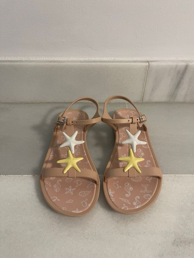 Sandalias de goma niña con estrellas Talla 32