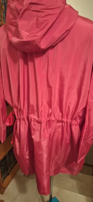Chaqueta cortavientos rosa sin estrenar