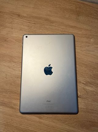 iPad di settima generazione bianco