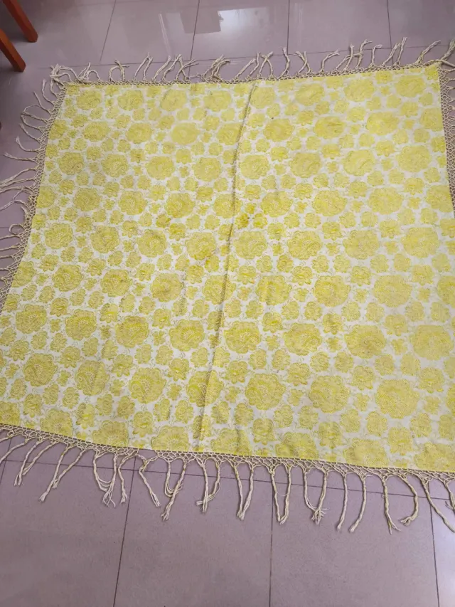 Sciarpa floreale gialla antica