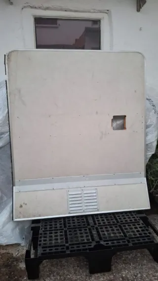 Puerta Garaje Autocaravana Hymer 644