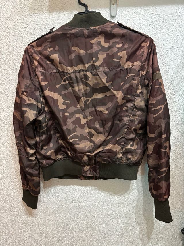 Chaqueta Bomber Militar Bershka Camuflaje