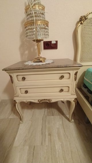 Comodini antichi in legno e marmo