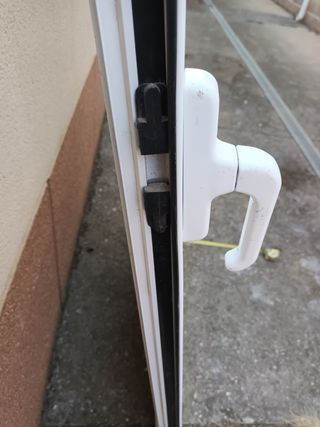 Puerta de aluminio con cristal climalit