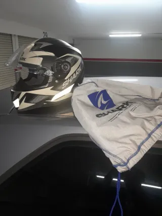 Casco de moto Shark con funda