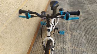 Bicicleta infantil Btwin blanca
