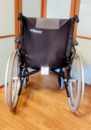 SILLA DE RUEDAS PLEGABLE. MARCA BREEZY.