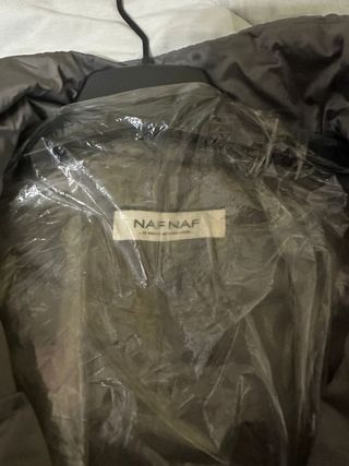 Abrigo de plumas gris Naf Naf