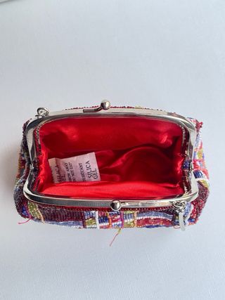 Bolso de mano con abalorios multicolor