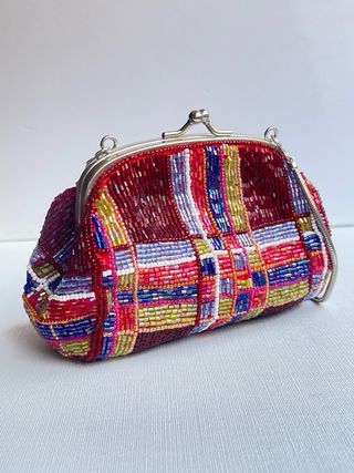 Bolso de mano con abalorios multicolor