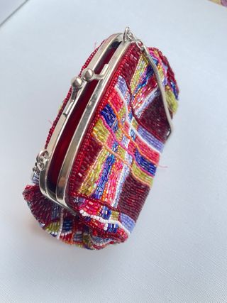 Bolso de mano con abalorios multicolor