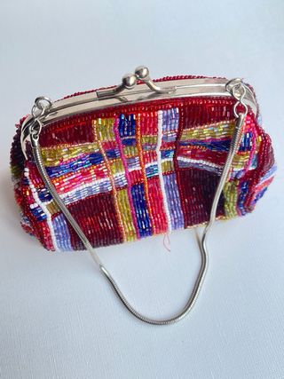 Bolso de mano con abalorios multicolor
