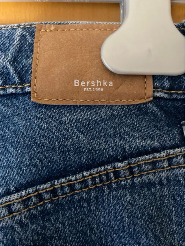 Vaqueros flare Bershka 