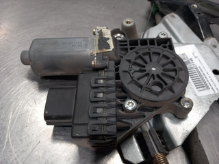 ELEVALUNAS DELANTERO DERECHO FORD FOCUS BERLINA (