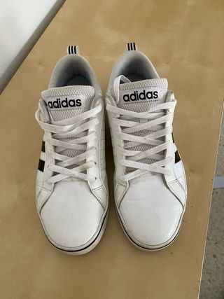 Zapatillas Adidas Blancas y Negras