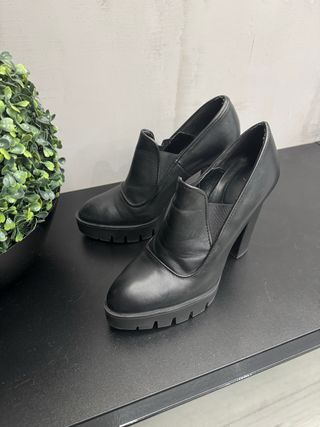 Zapatos de tacón Zara piel negros