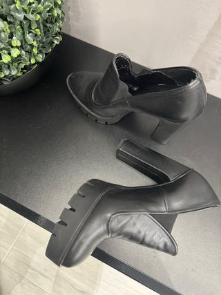 Zapatos de tacón Zara piel negros