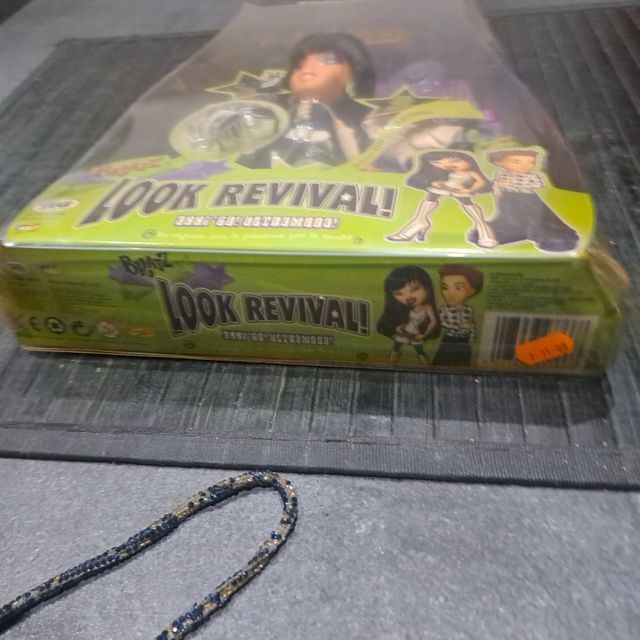 Bambola doll BRATZ Flashback neve Jade 