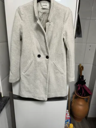 Chaqueta Stradivarius beige