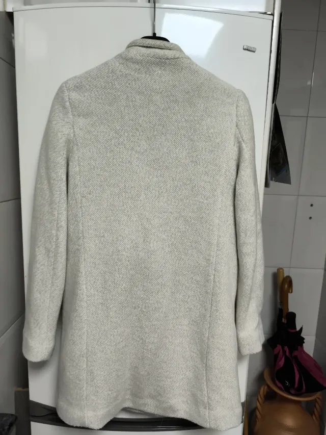 Chaqueta Stradivarius beige