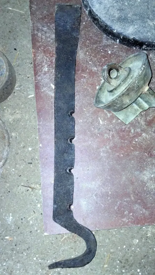 Gancho de hierro forjado antiguo