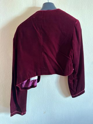 Chaqueta corta burdeos bordada