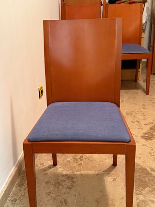 Conjunto mesa y 4 sillas madera