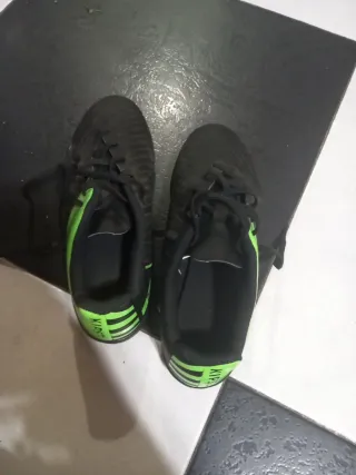 Botas de fútbol KIPSTA negras y verdes