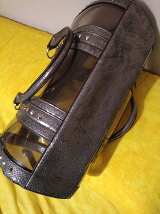 Bolso transparente con tachuelas