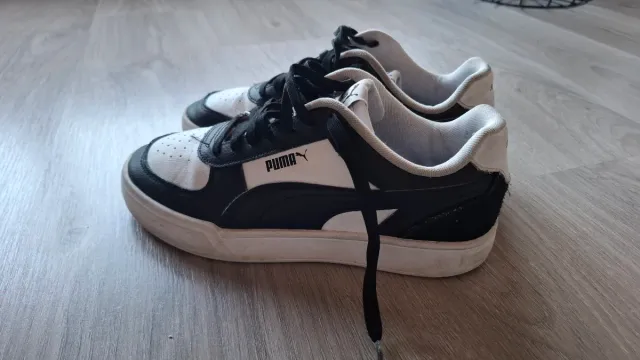 Zapatillas Puma niño negras y blancas