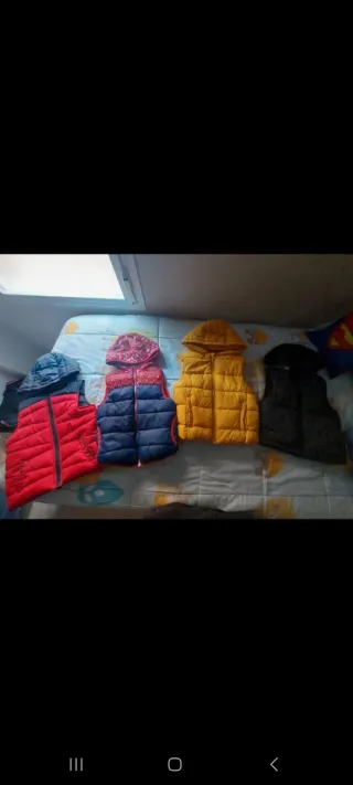 Set di 4 giacche con cappuccio per bambini
T.5 anni