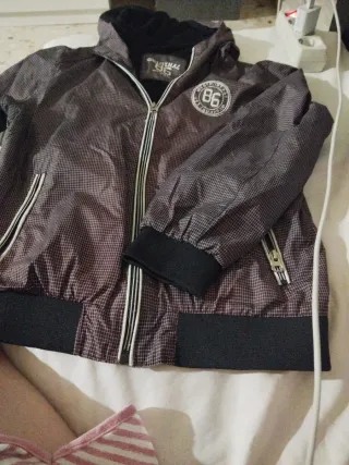 Chaqueta bomber con estampado