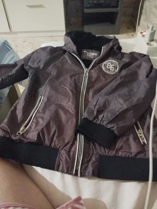 Chaqueta bomber con estampado