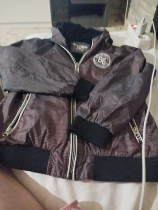 Chaqueta bomber con estampado