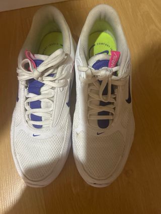 Tenis Nike blancos y amarillos