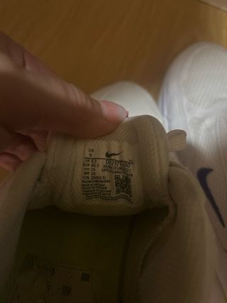 Tenis Nike blancos y amarillos