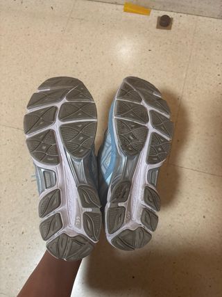 Zapatillas Asics Azules y Blancas